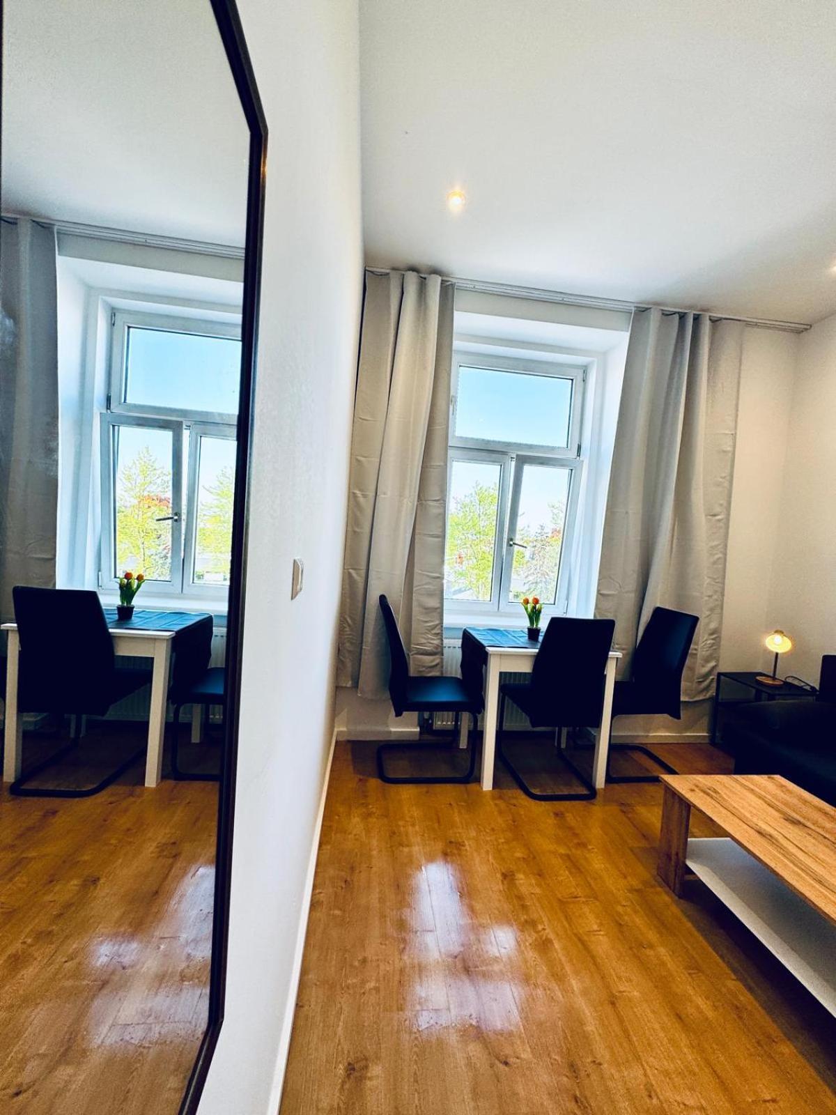 Spacious 3br Shared Near Kaufpark Alterlaa Apartmán