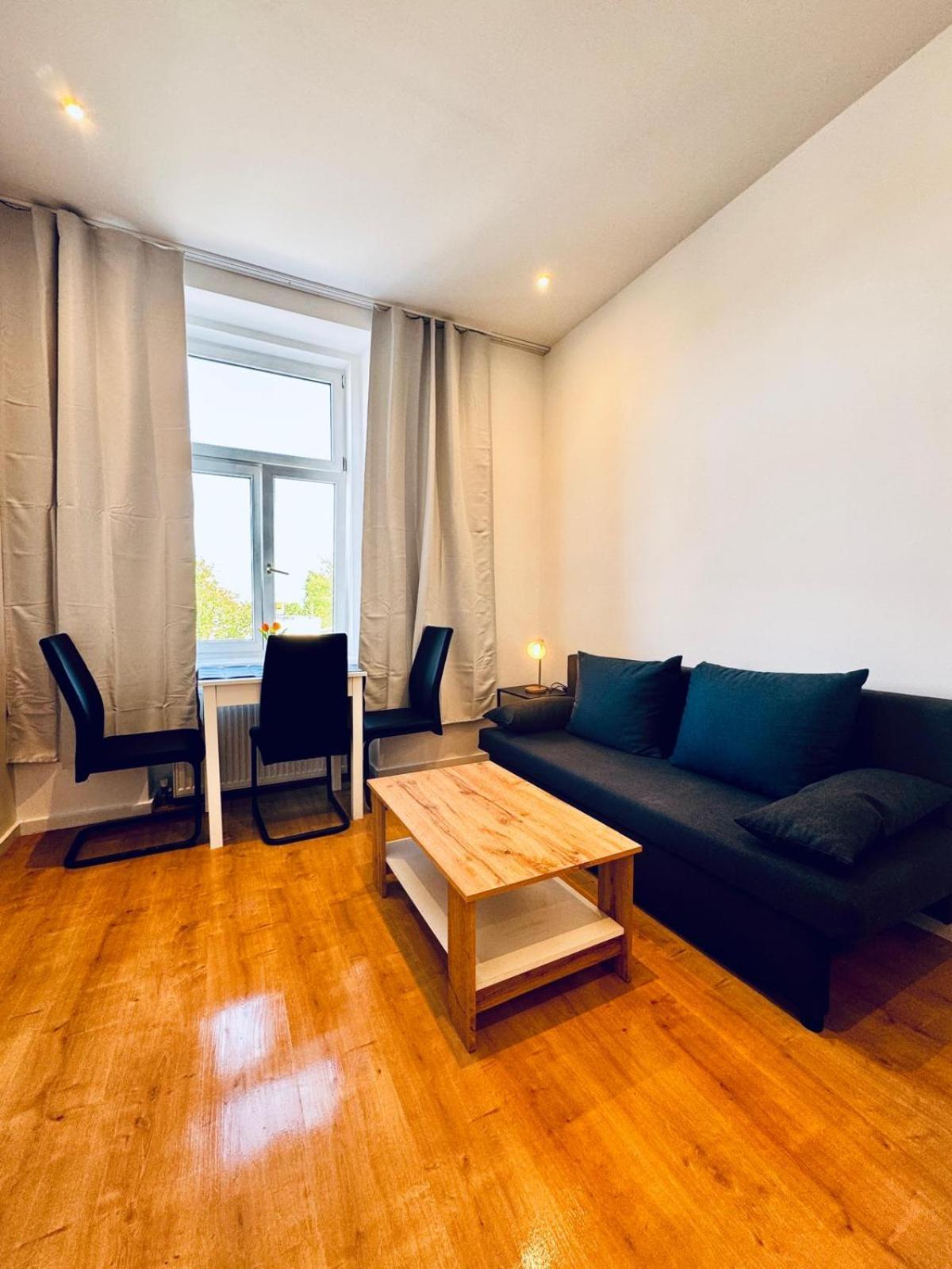 Spacious 3br Shared Near Kaufpark Alterlaa Apartmán *