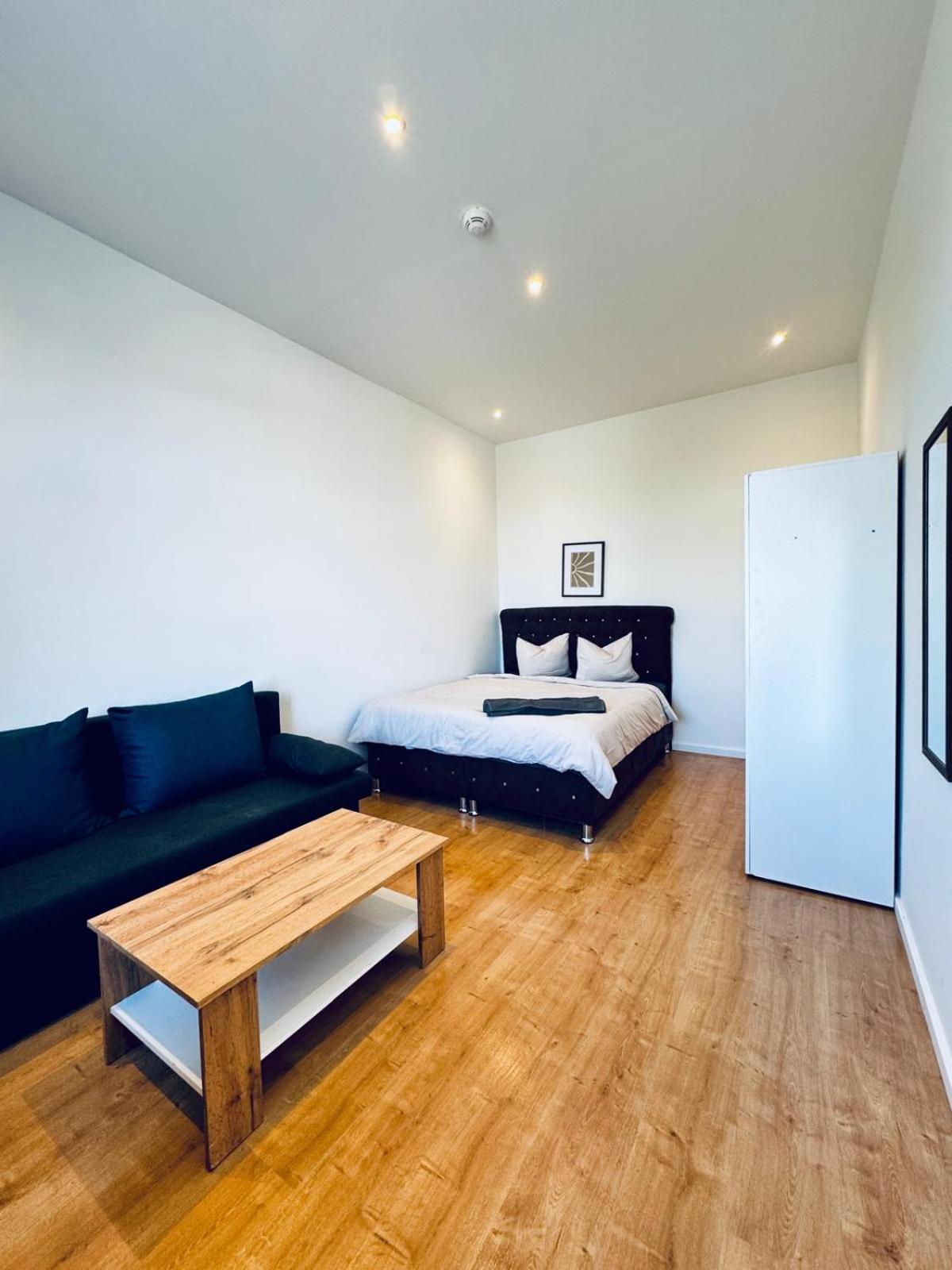 Apartmán Spacious 3br Shared Near Kaufpark Alterlaa Vídeň
