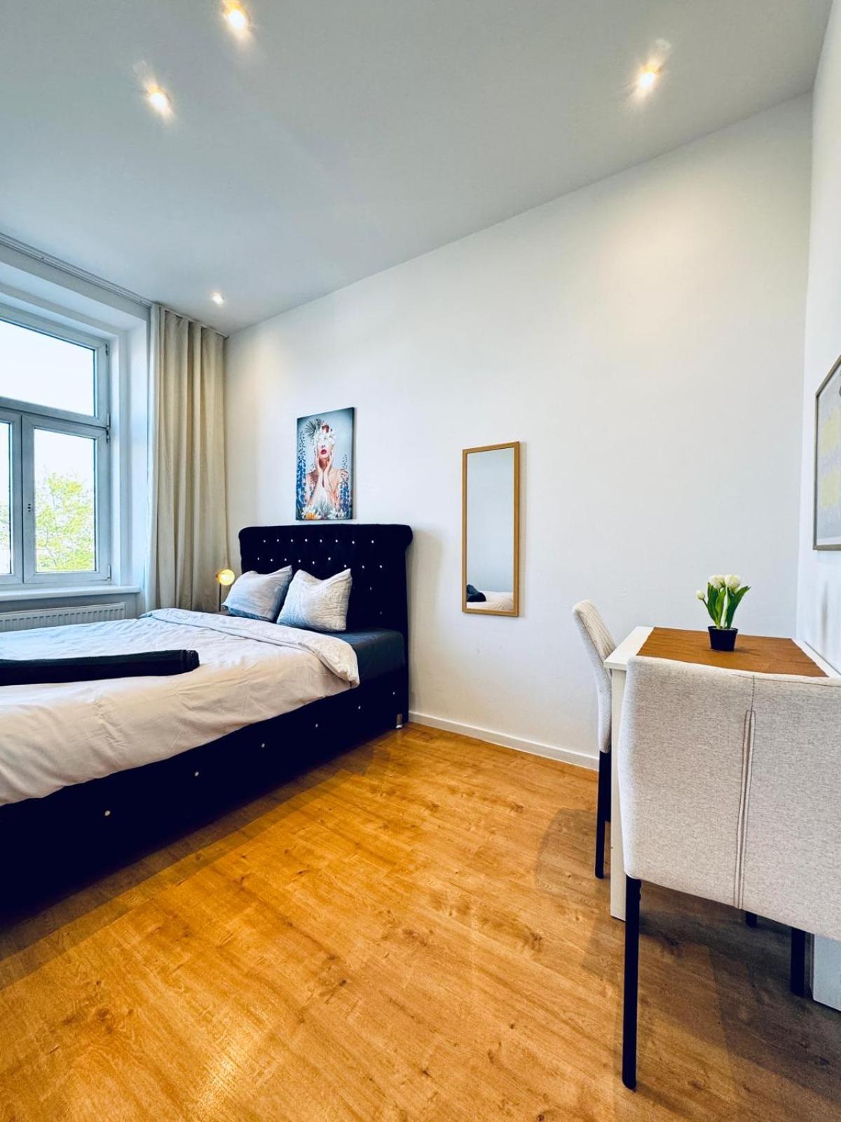 Spacious 3br Shared Near Kaufpark Alterlaa Apartmán