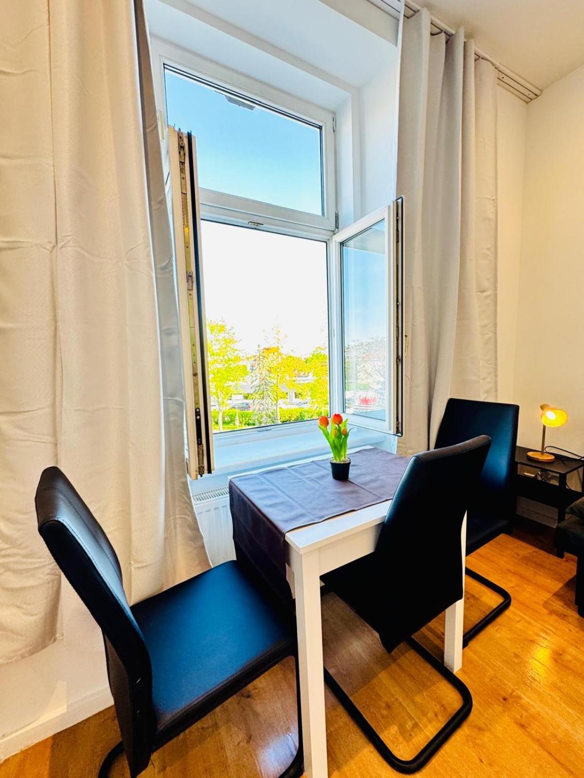 Spacious 3br Shared Near Kaufpark Alterlaa Apartmán *