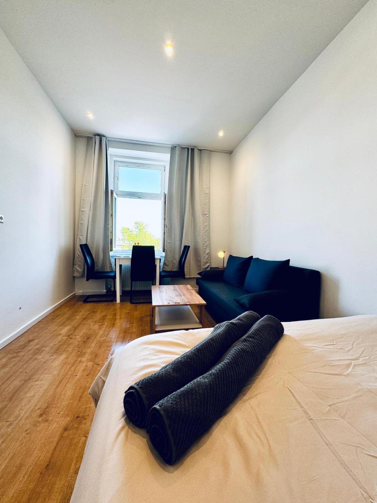 Spacious 3br Shared Near Kaufpark Alterlaa Apartmán